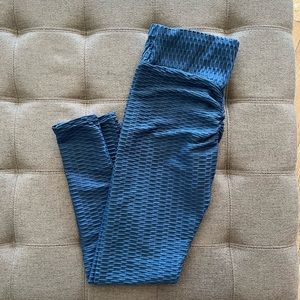 New without tags, size large, scrunch workout leggings